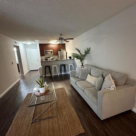 Incredible Two Bedroom Hollywood Apartments Free Parking 洛杉矶 外观 照片