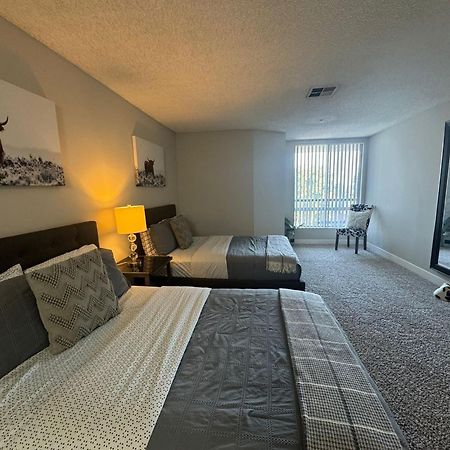 Incredible Two Bedroom Hollywood Apartments Free Parking 洛杉矶 外观 照片