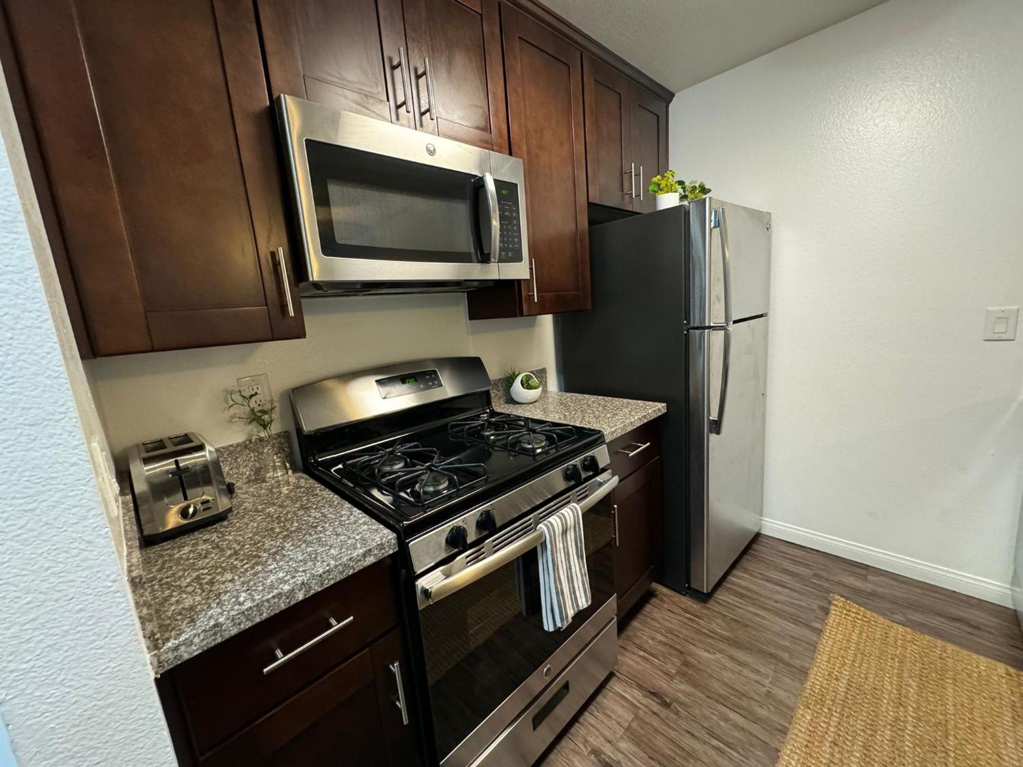 Incredible Two Bedroom Hollywood Apartments Free Parking 洛杉矶 外观 照片