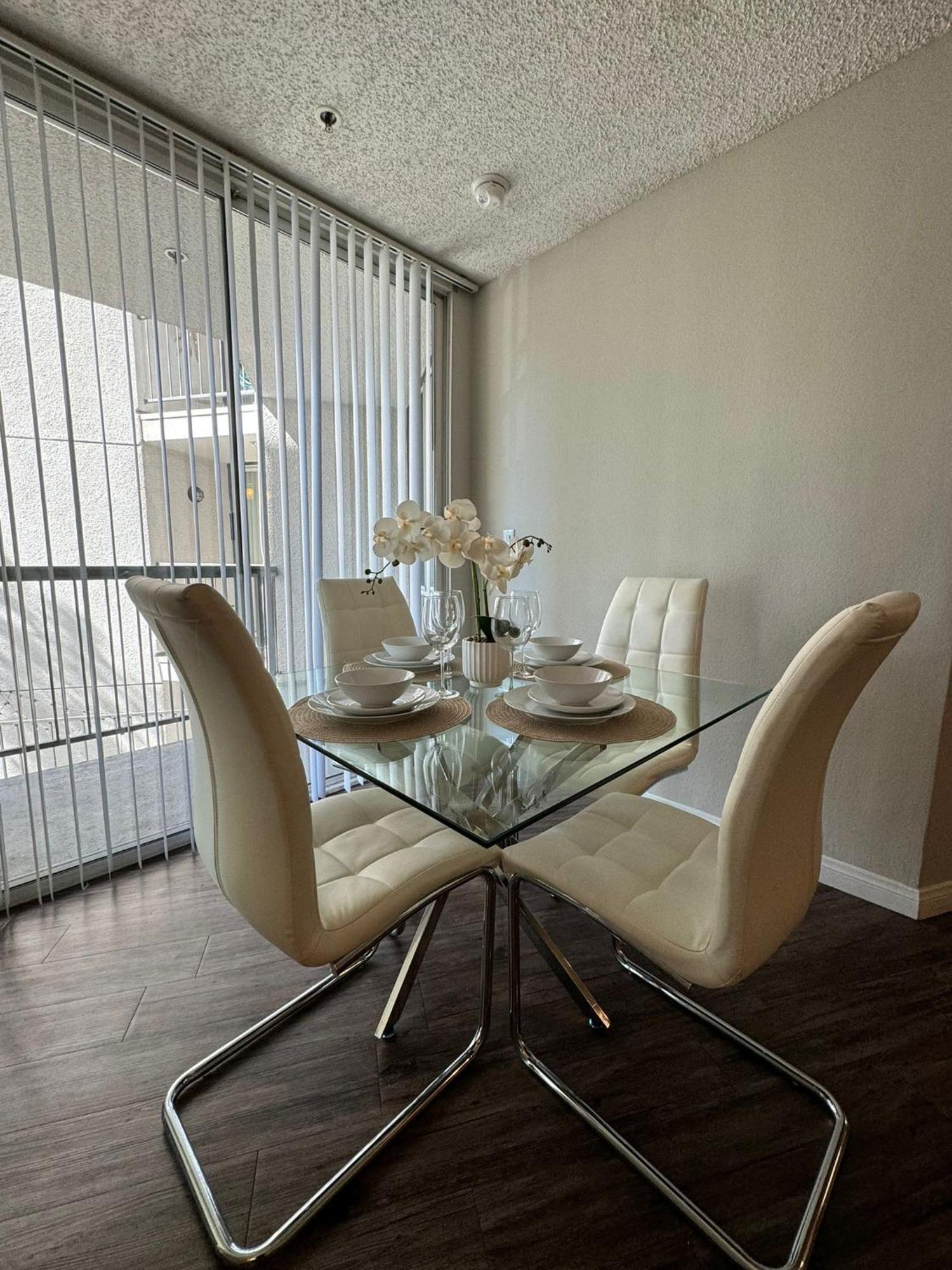 Incredible Two Bedroom Hollywood Apartments Free Parking 洛杉矶 外观 照片