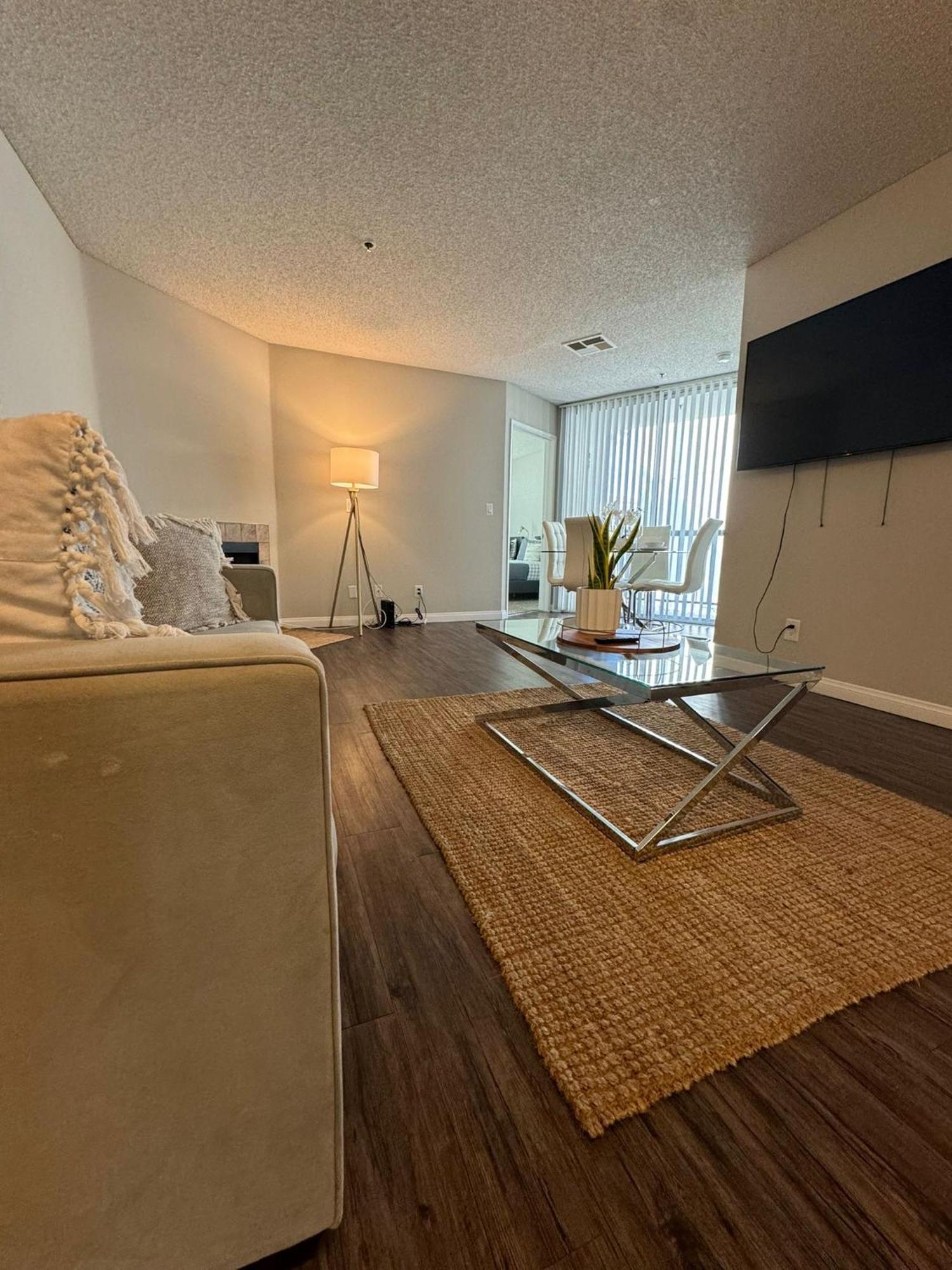 Incredible Two Bedroom Hollywood Apartments Free Parking 洛杉矶 外观 照片