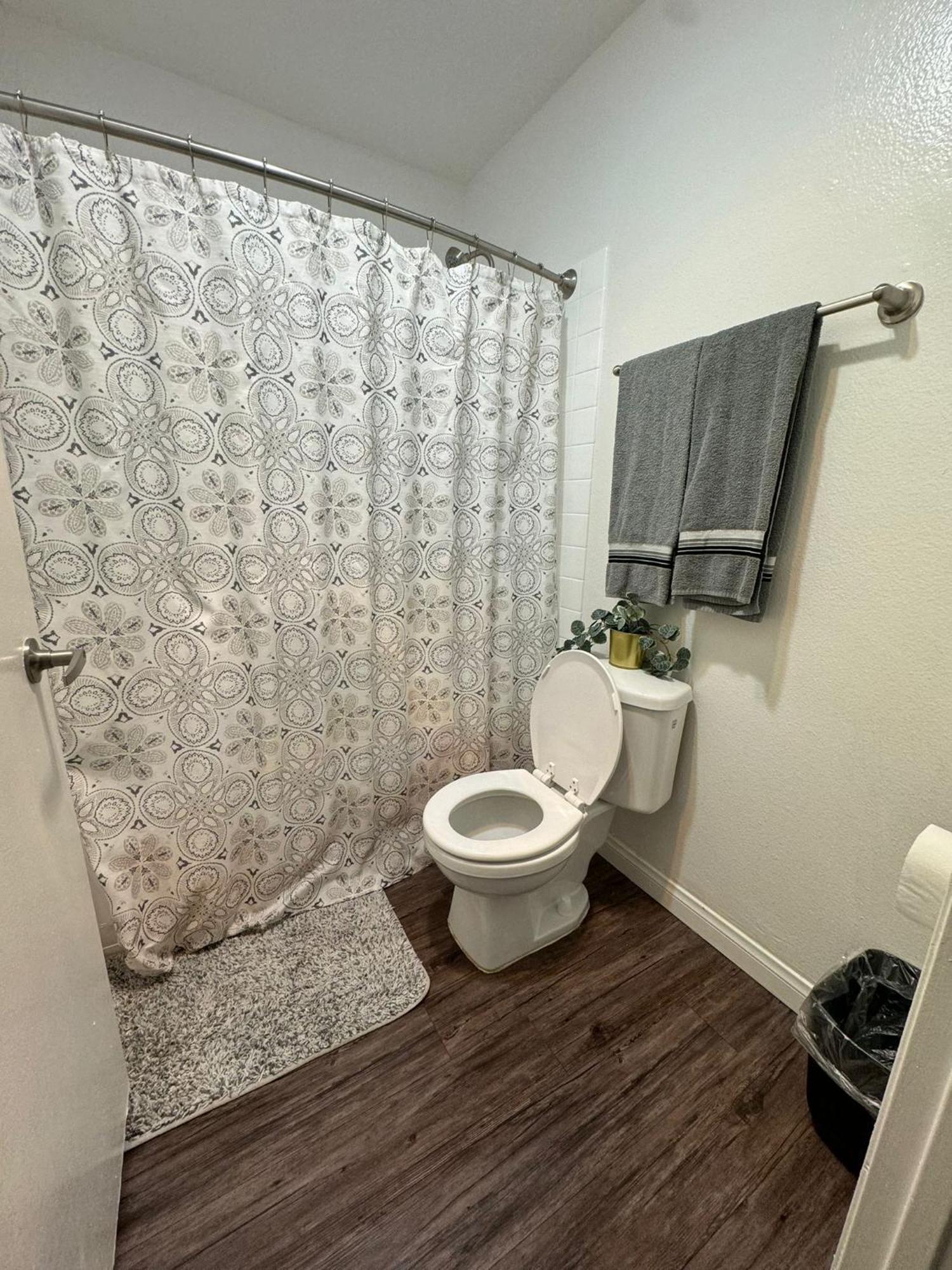 Incredible Two Bedroom Hollywood Apartments Free Parking 洛杉矶 外观 照片