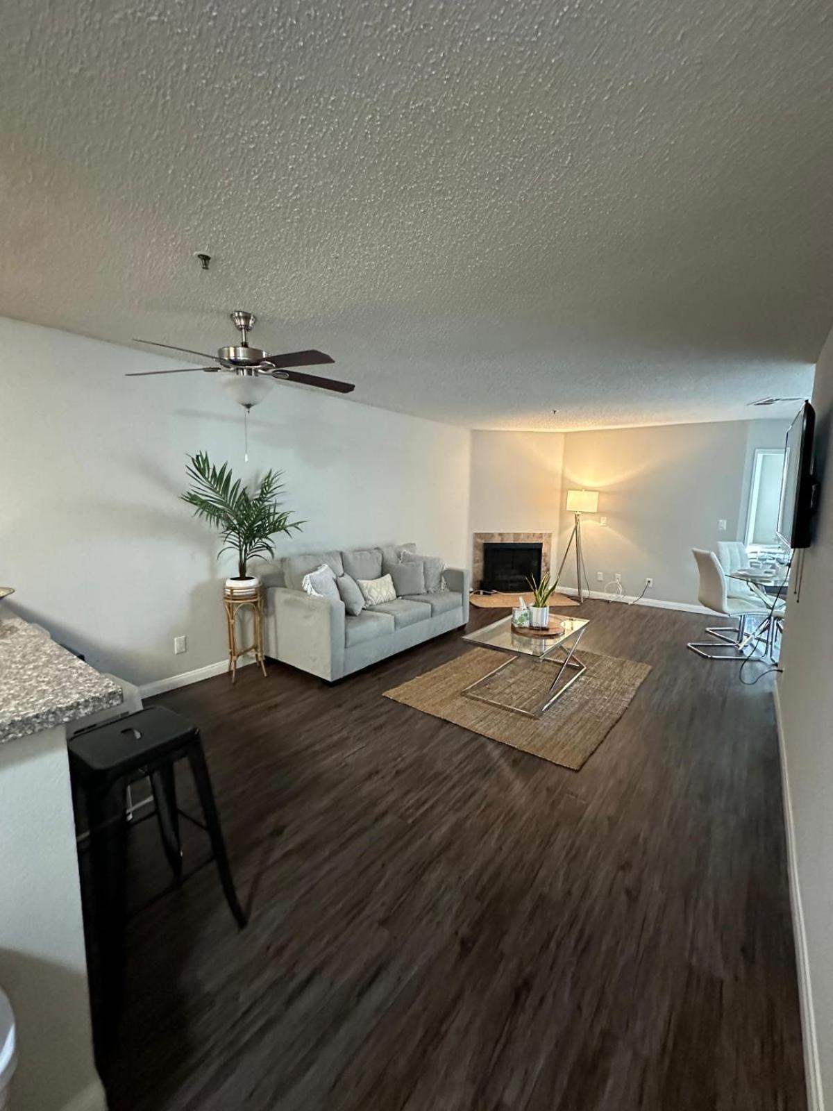 Incredible Two Bedroom Hollywood Apartments Free Parking 洛杉矶 外观 照片