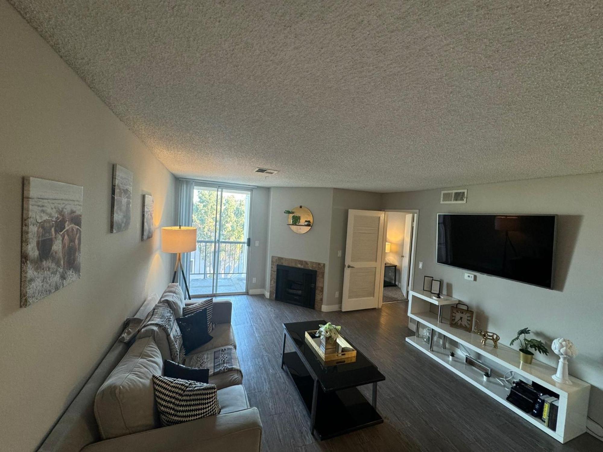 Incredible Two Bedroom Hollywood Apartments Free Parking 洛杉矶 外观 照片