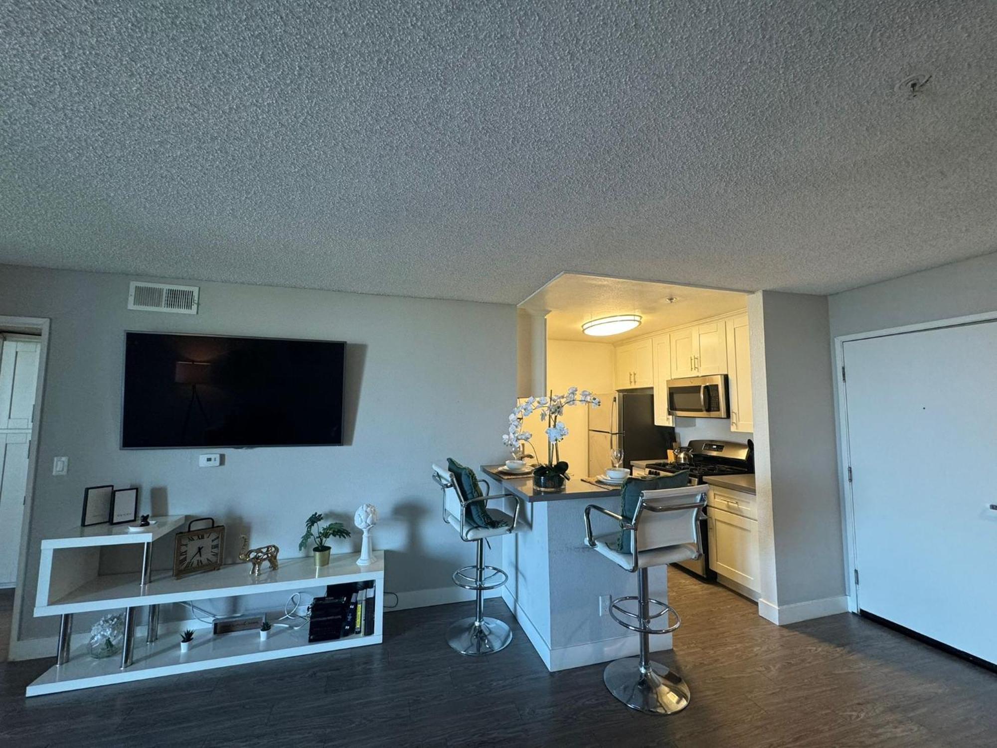 Incredible Two Bedroom Hollywood Apartments Free Parking 洛杉矶 外观 照片