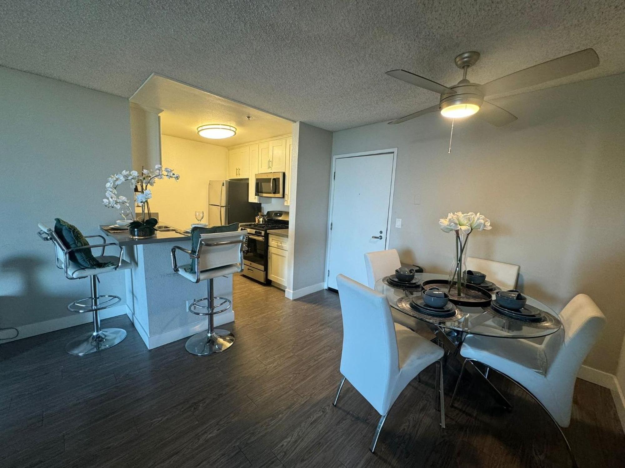 Incredible Two Bedroom Hollywood Apartments Free Parking 洛杉矶 外观 照片