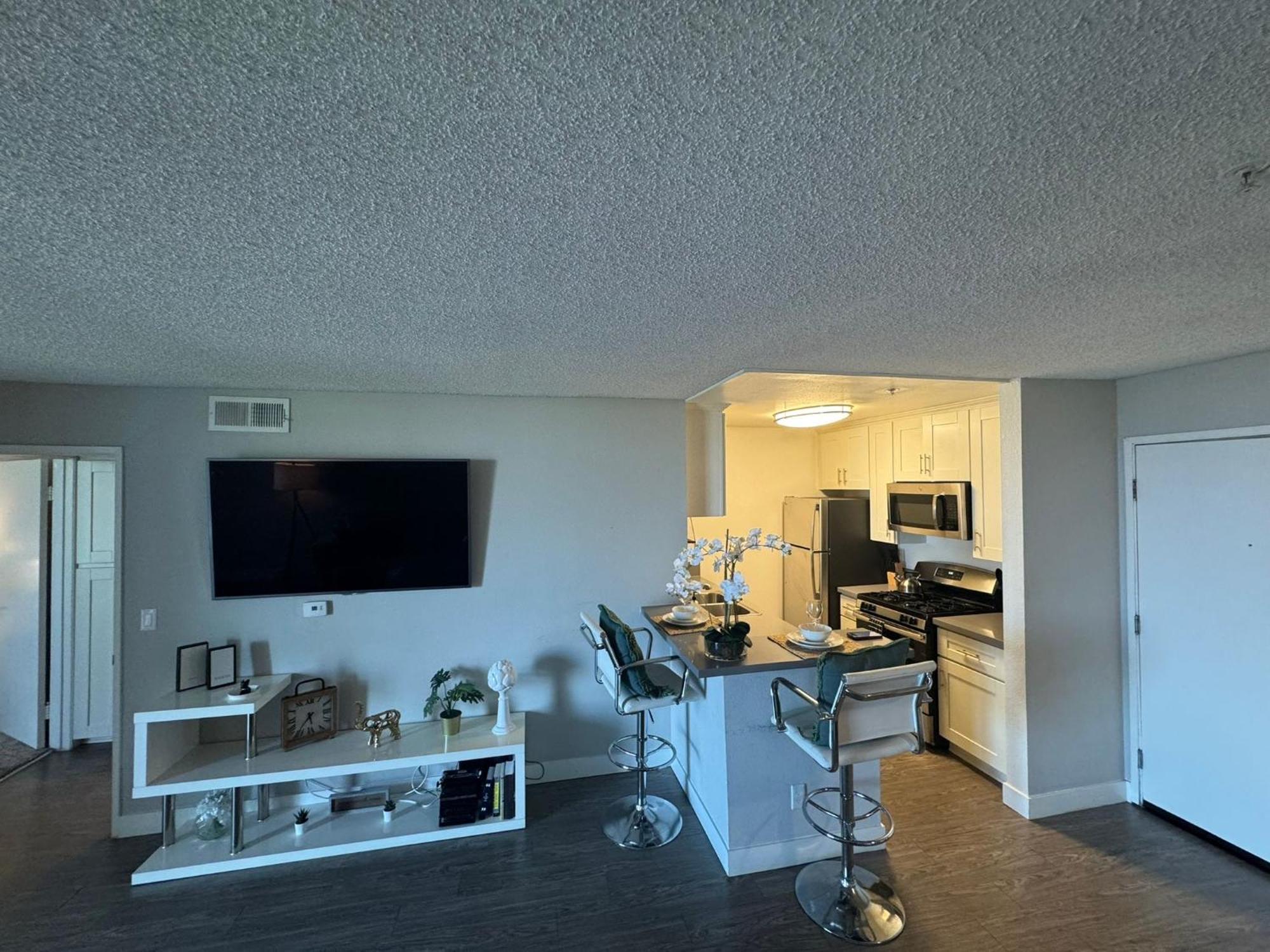 Incredible Two Bedroom Hollywood Apartments Free Parking 洛杉矶 外观 照片