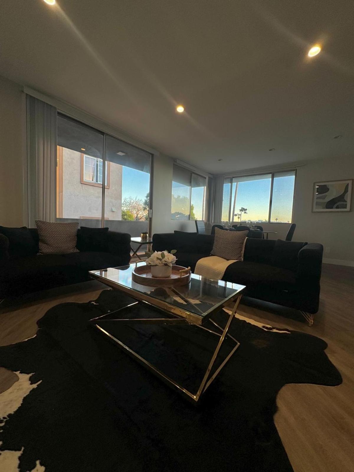 Incredible Two Bedroom Hollywood Apartments Free Parking 洛杉矶 外观 照片