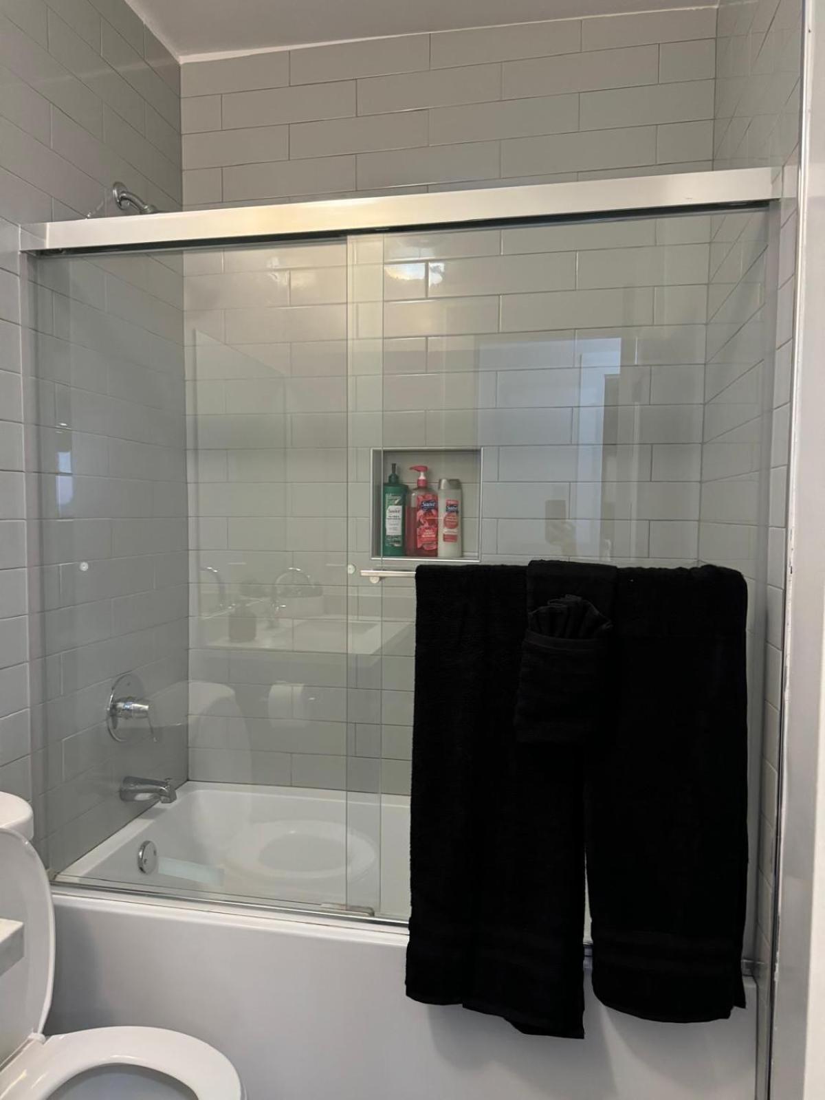 Incredible Two Bedroom Hollywood Apartments Free Parking 洛杉矶 外观 照片
