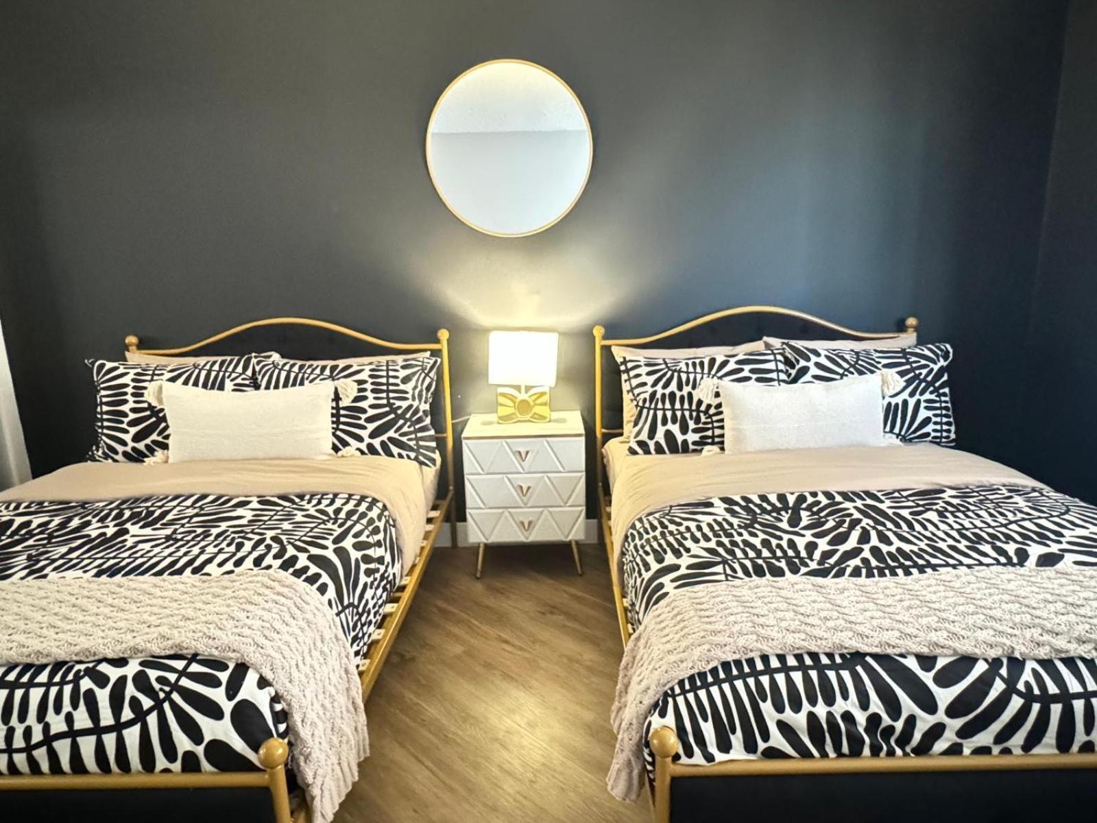 Incredible Two Bedroom Hollywood Apartments Free Parking 洛杉矶 外观 照片