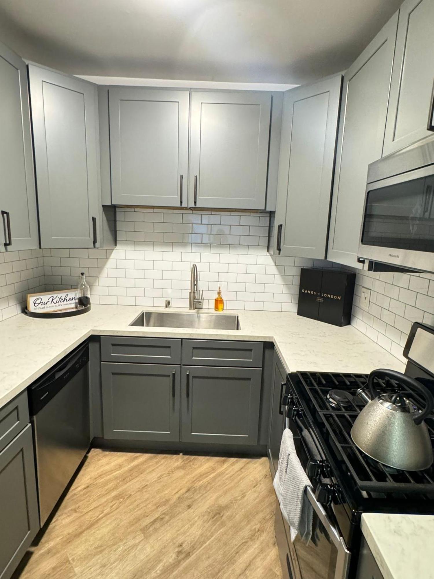 Incredible Two Bedroom Hollywood Apartments Free Parking 洛杉矶 外观 照片